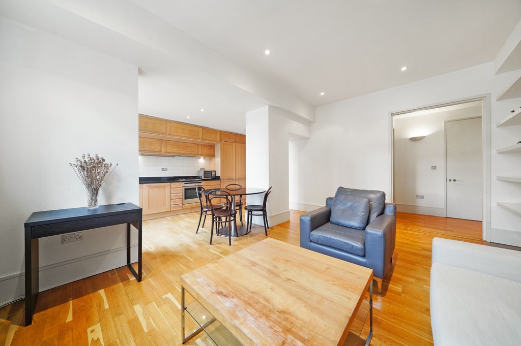 Property photo 2 of 11 Flat 8 Armitage Apartments 228 Great Portland Street London W1W 5Qp - 008.Jpg