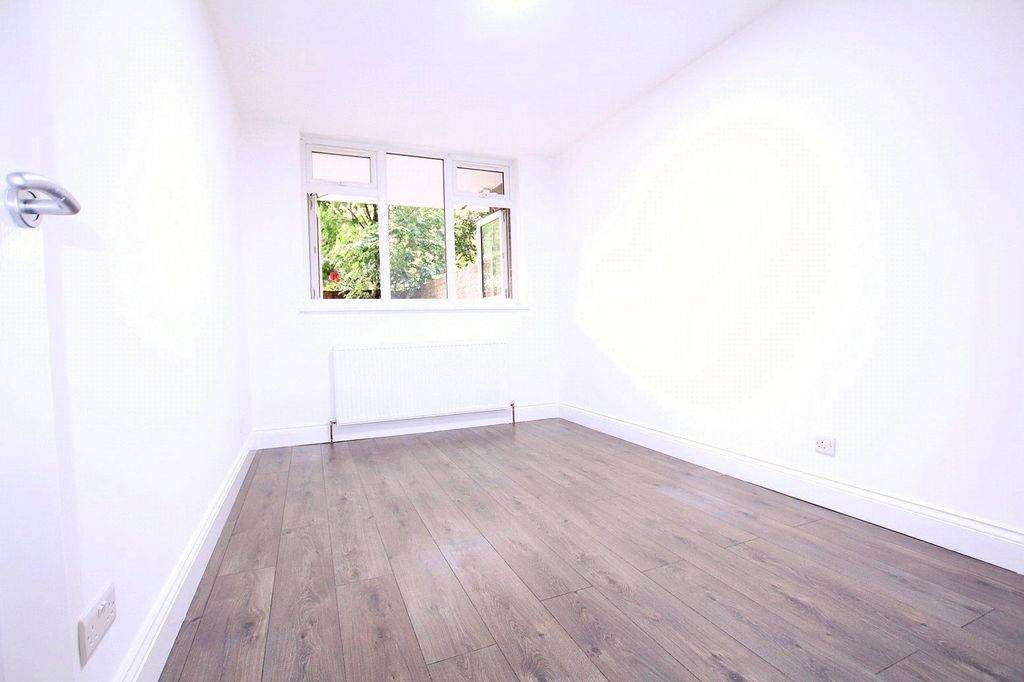 Property photo 3 of 6 Picture No. 05