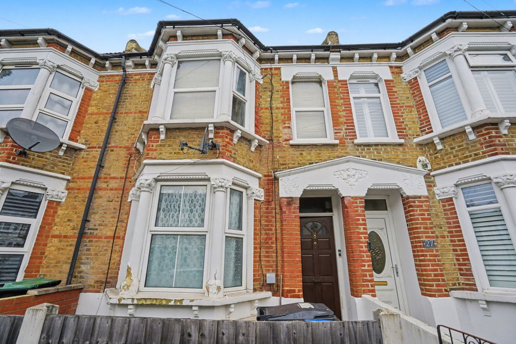 Property photo 1 of 16 Flat 1, 25 Boswell Road, Thornton Heath, Surrey Cr7 7Rz