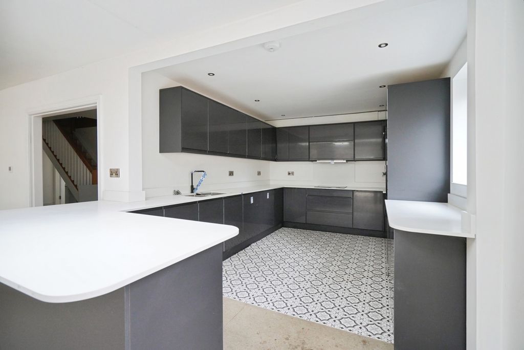 Property photo 2 of 37 Pbox-Img.Jpg