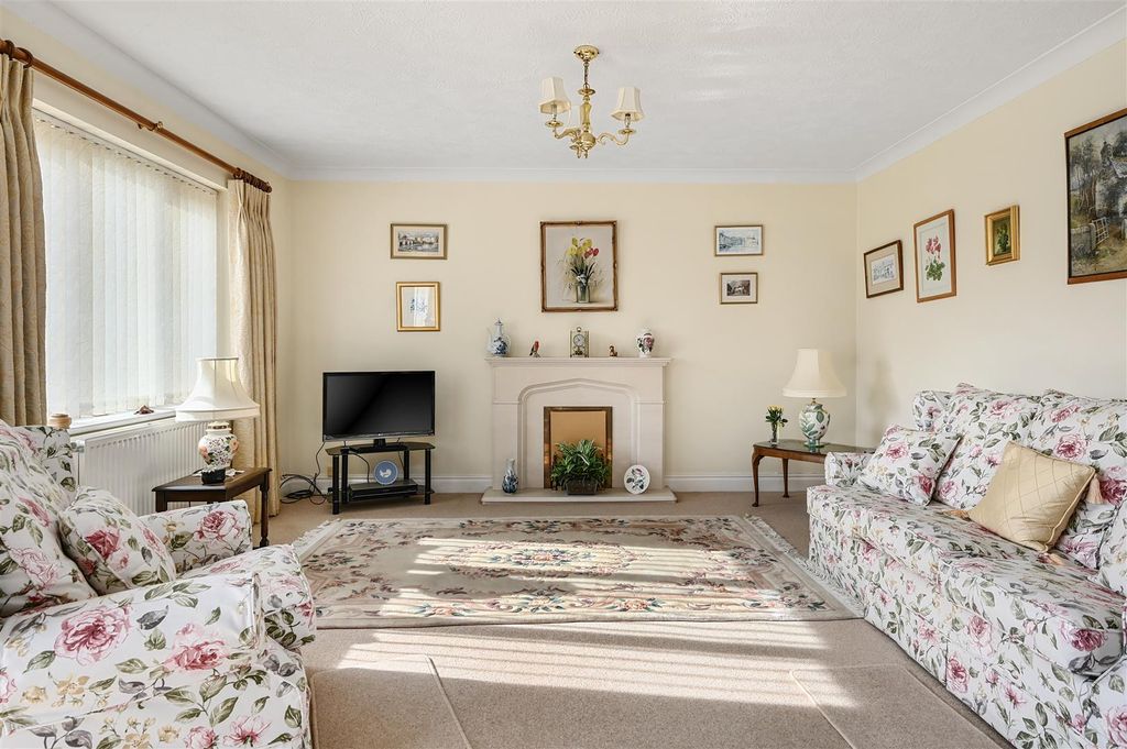 Property photo 2 of 47 11 Hartfield Road (2).Jpg