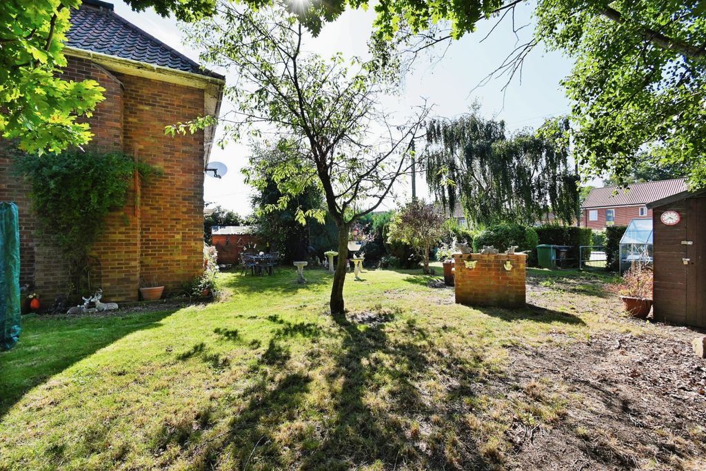 Property photo 3 of 14 Garden