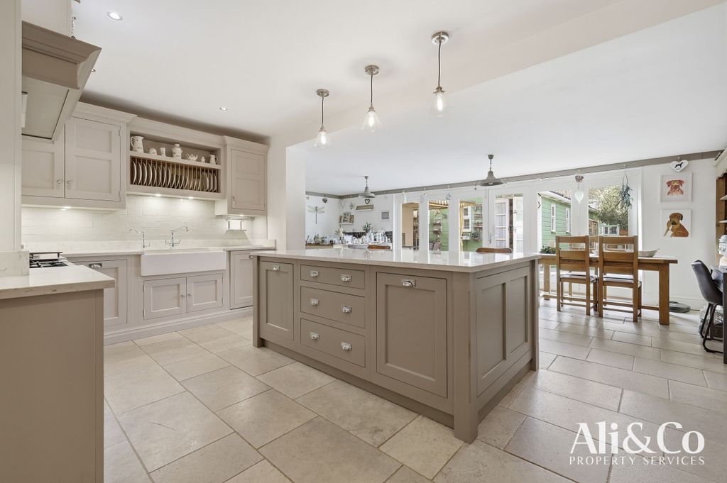 Property photo 2 of 41