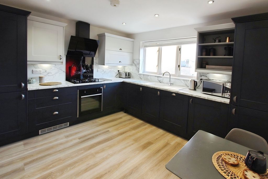 Property photo 2 of 13 Dining Kitchen