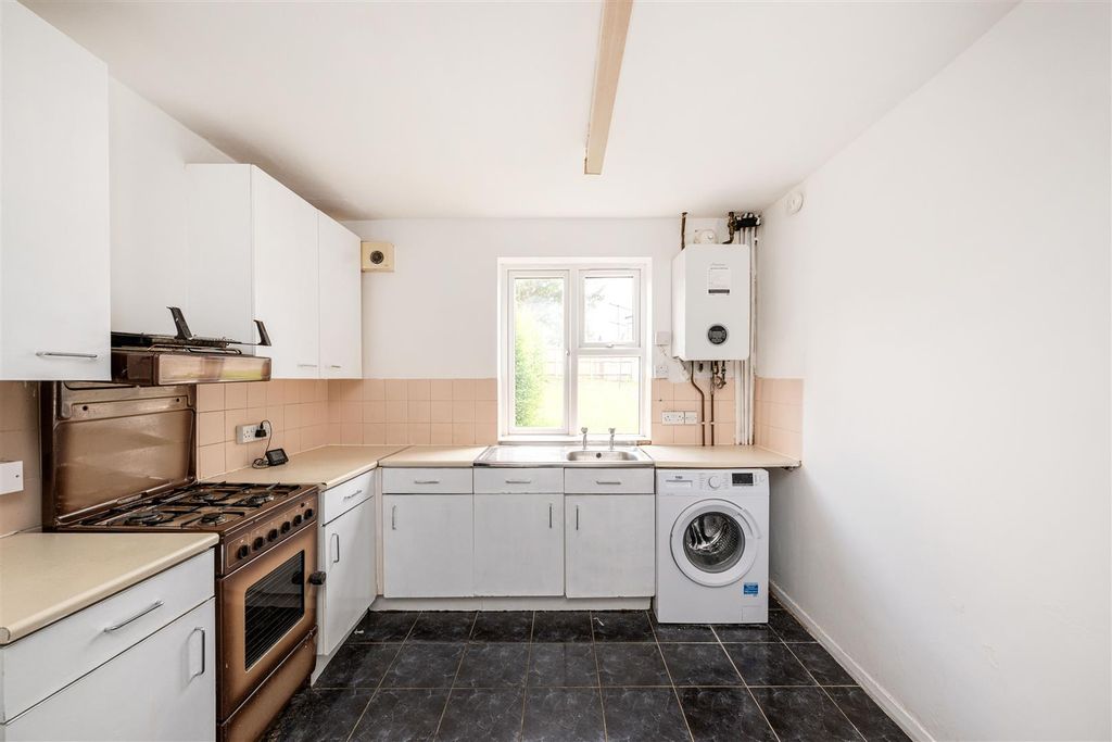 Property photo 2 of 9 Kitchen