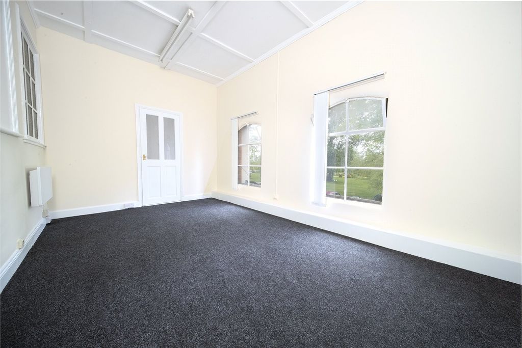 Property photo 3 of 12 Picture No. 02