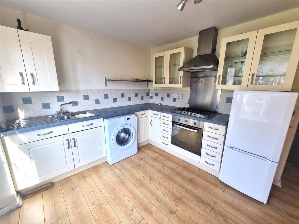 Property photo 3 of 9 Dining Kitchen