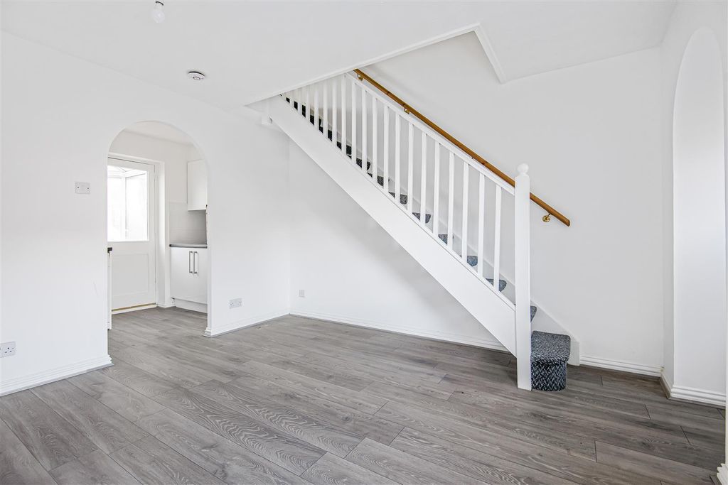 Property photo 2 of 17 9_69387.Jpg