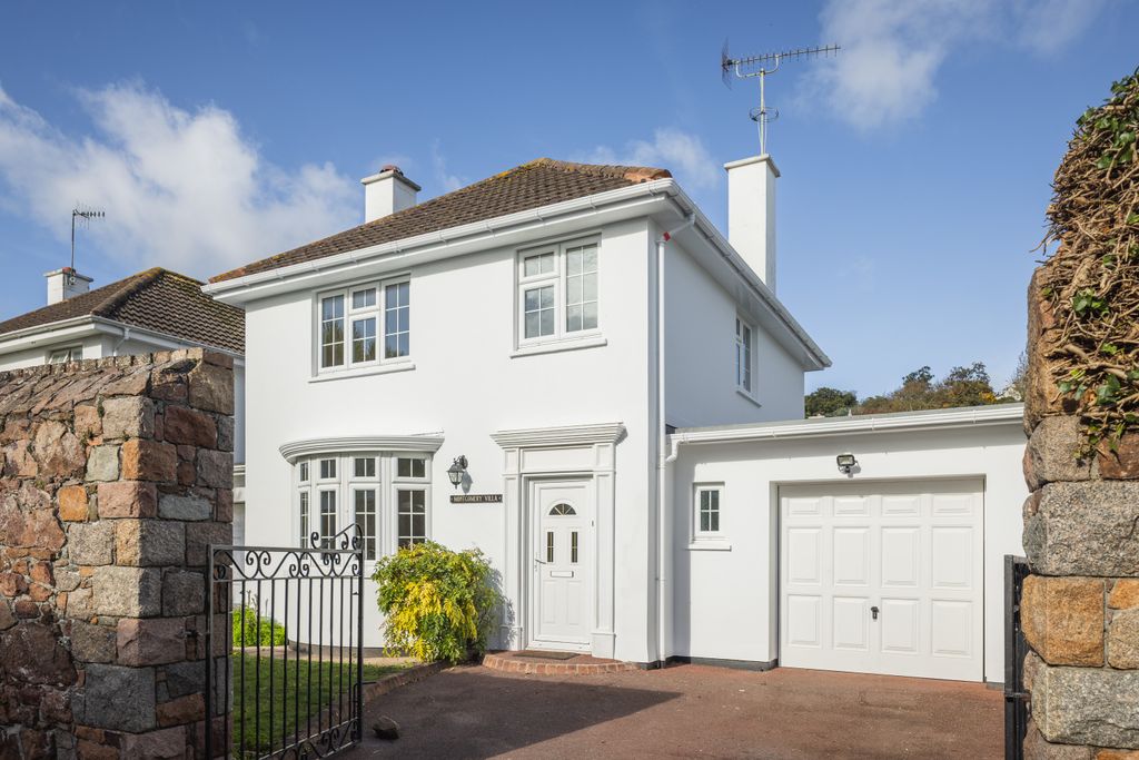 Property photo 2 of 20