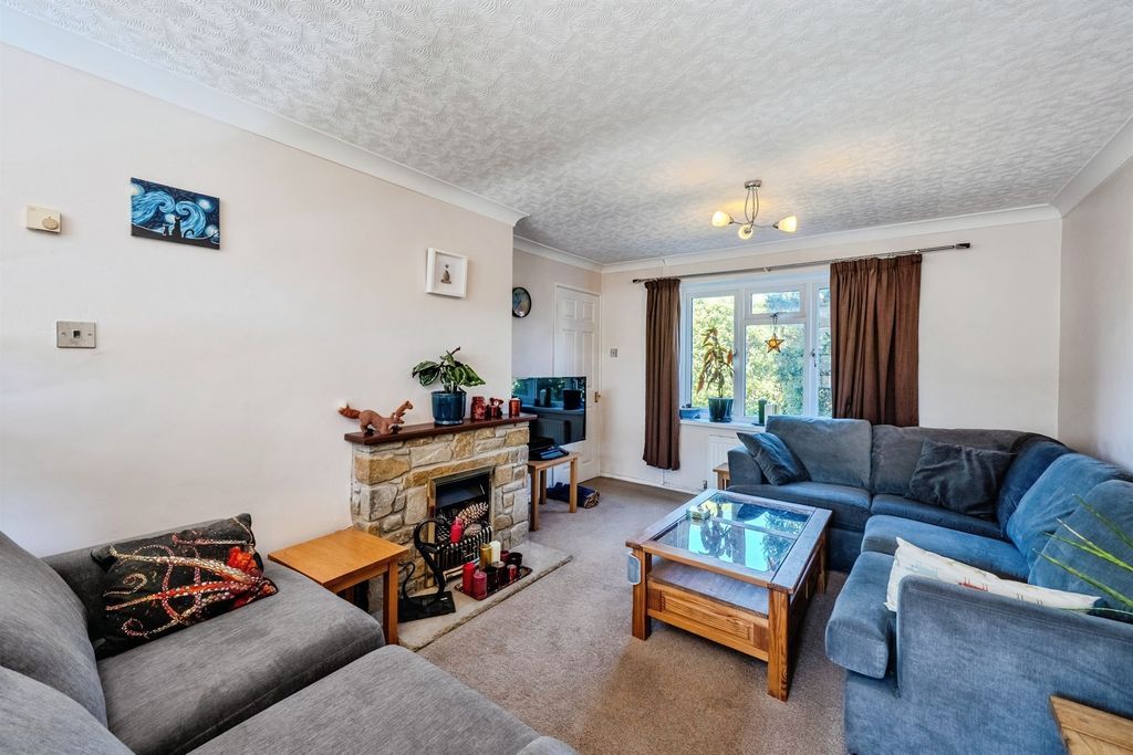 Property photo 2 of 32