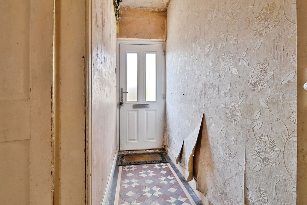 Property photo 2 of 12 3879665