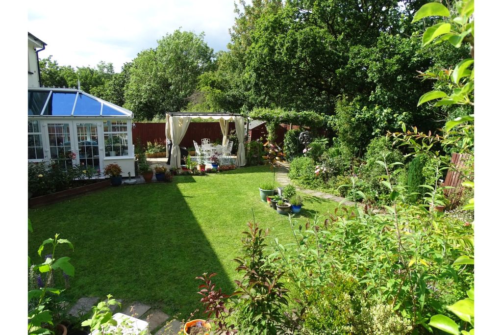 Property photo 2 of 25 Garden