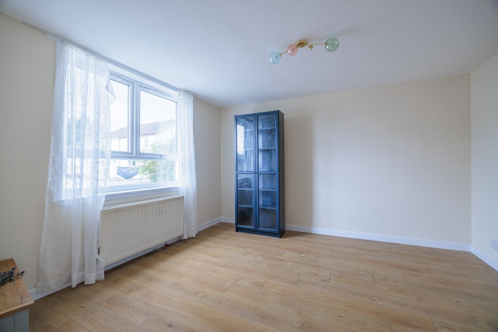 Property photo 2 of 31