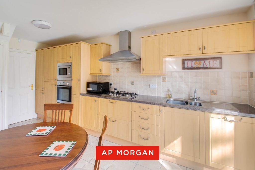 Property photo 2 of 22 Picture No. 17