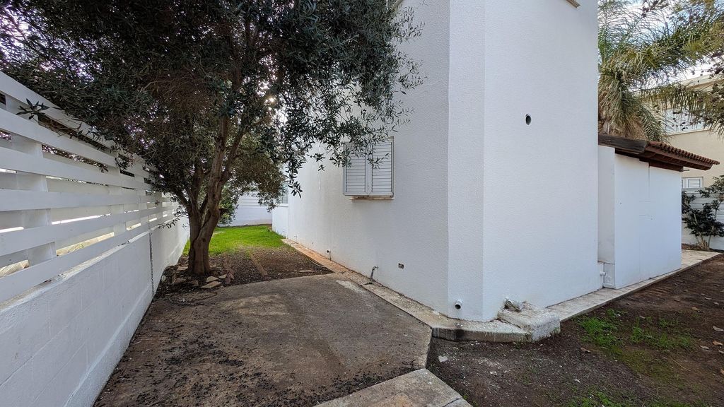 Property photo 3 of 27