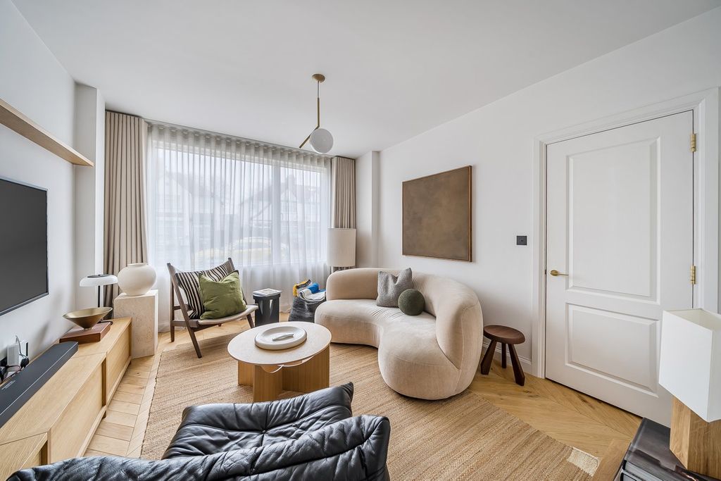 Property photo 3 of 20