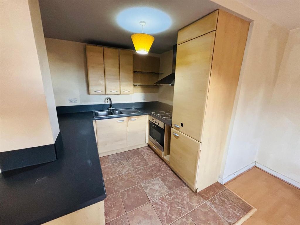 Property photo 3 of 17 Kitchen Area