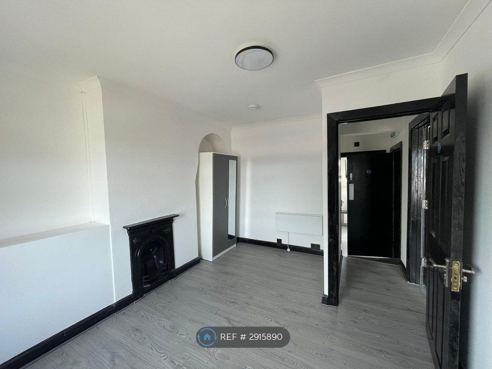 Property photo 3 of 9 Bedroom