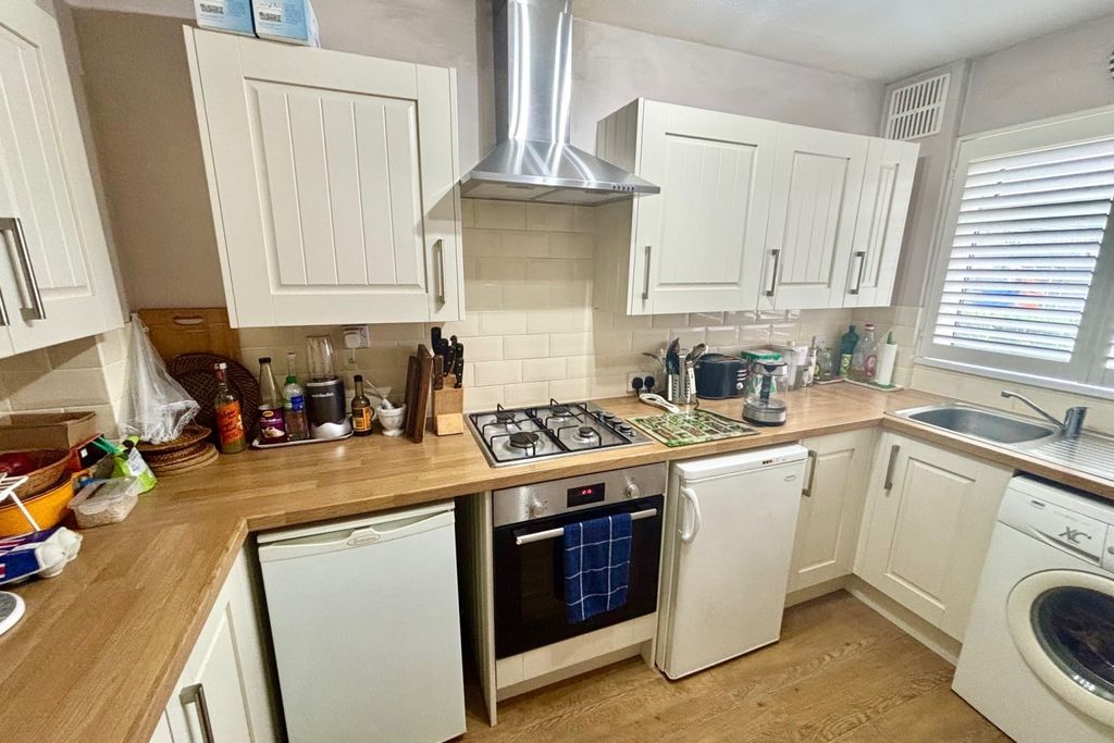 Property photo 3 of 8 Kitchen