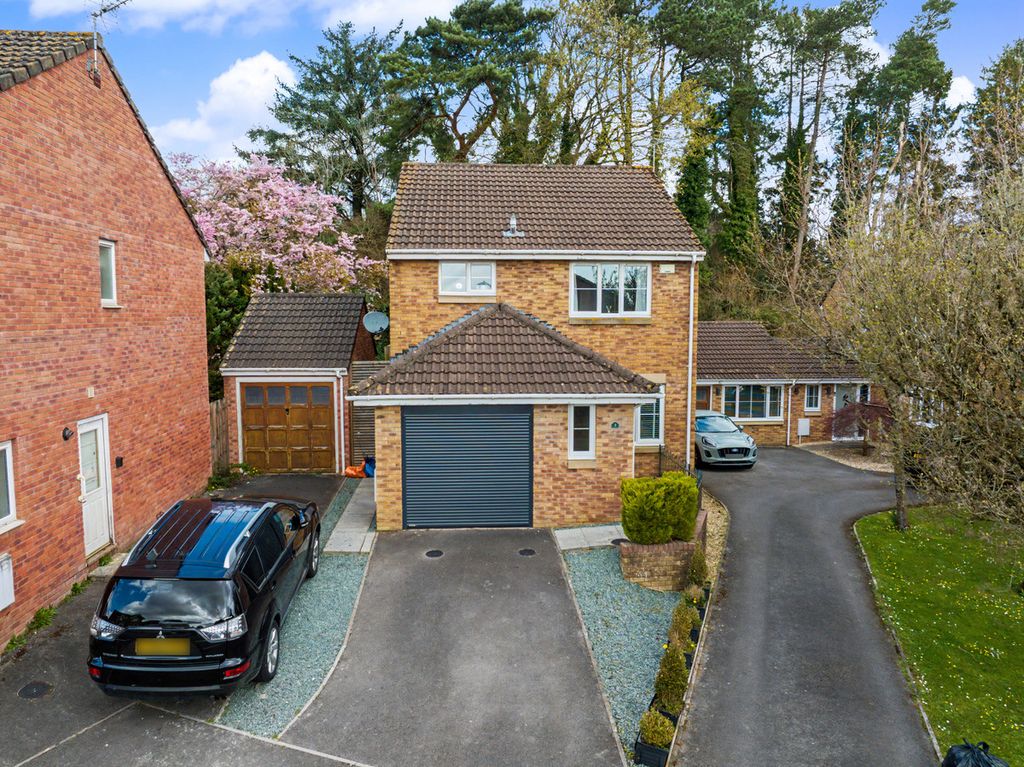 Property photo 1 of 32