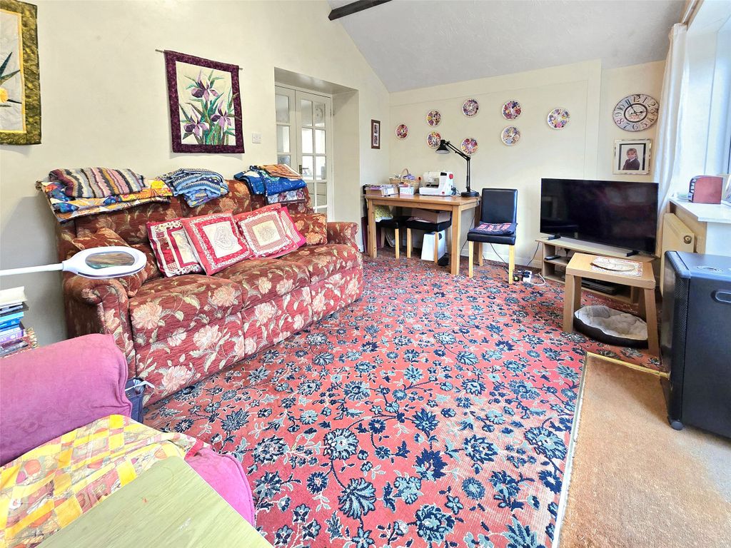 Property photo 3 of 15 Sitting Room/Bed 3