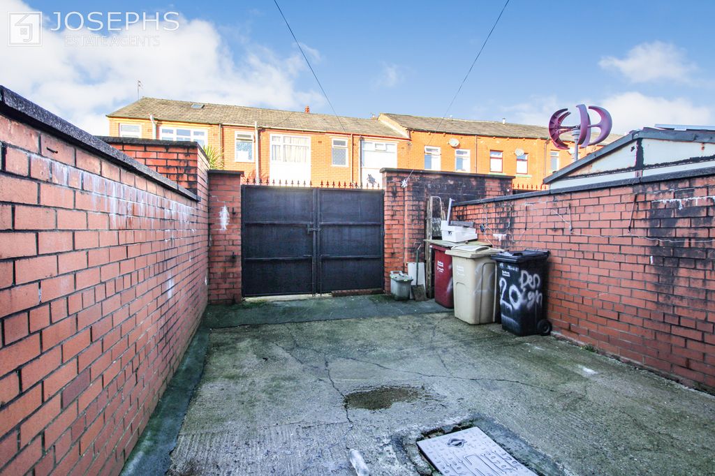 Property photo 3 of 6