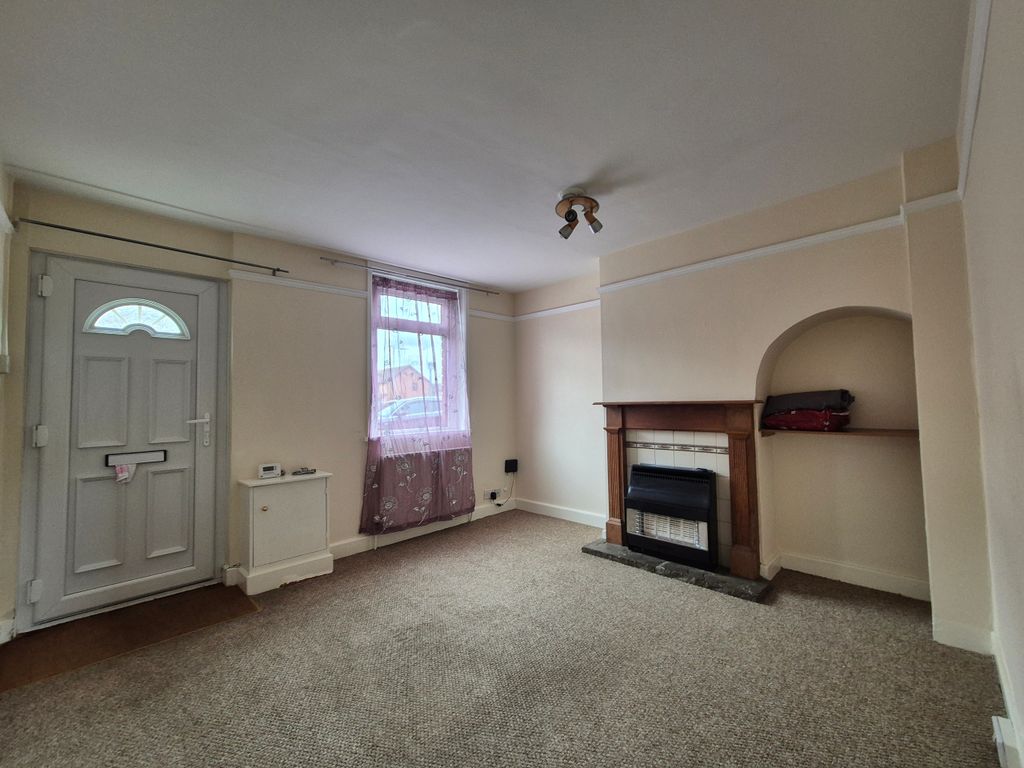 Property photo 3 of 8 Living