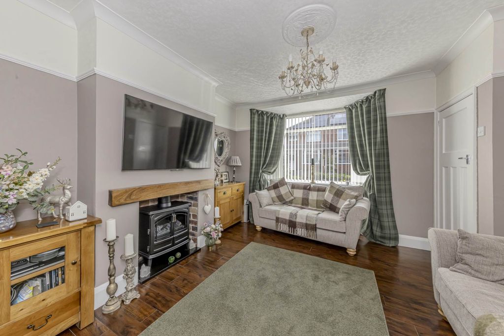 Property photo 2 of 27