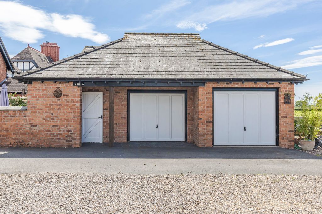 Property photo 2 of 39