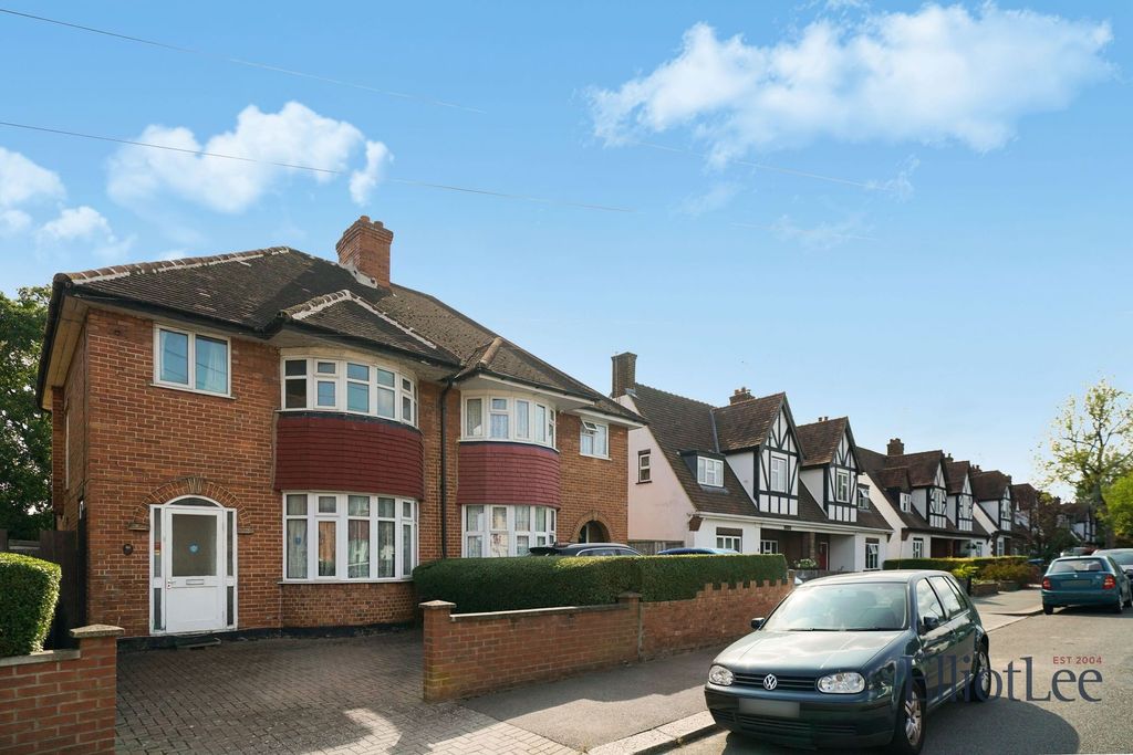 Property photo 1 of 18