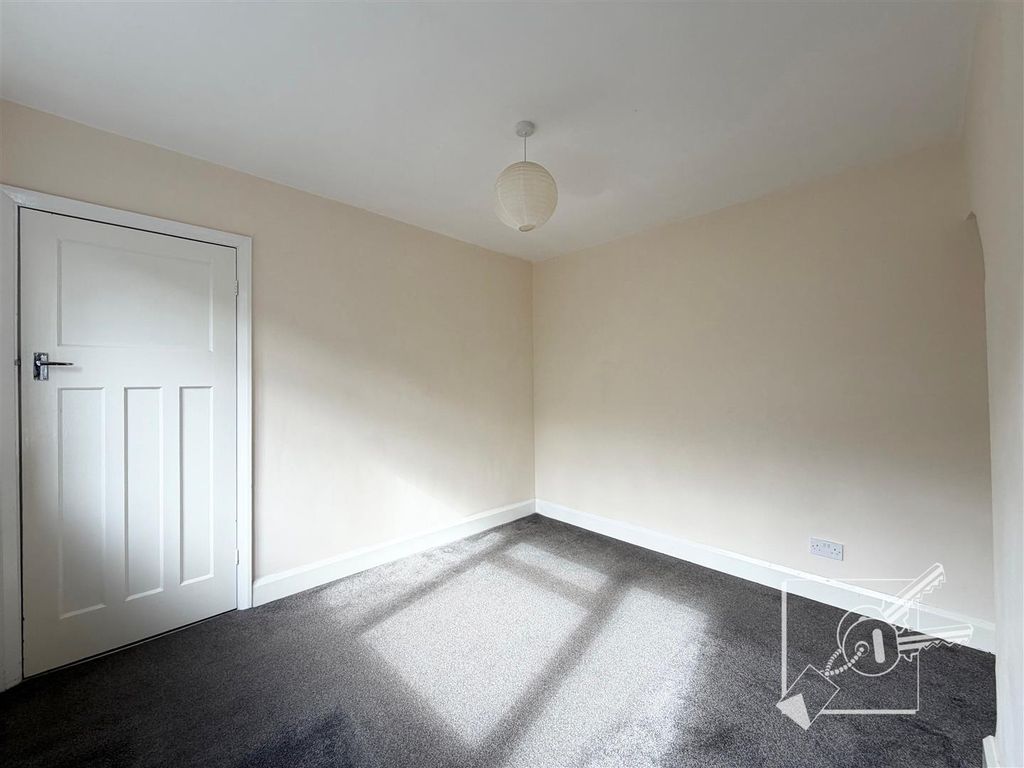 Property photo 3 of 17 Living Room