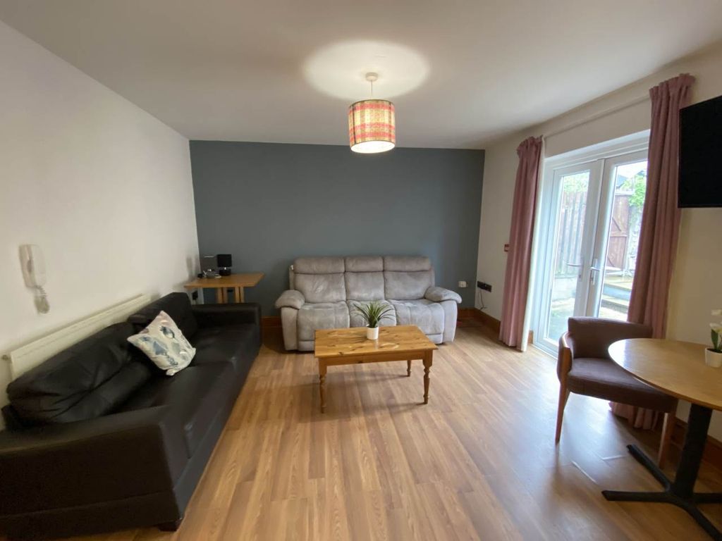 Property photo 2 of 11 Living Room