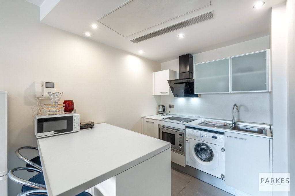 Property photo 3 of 17 Picture No. 24