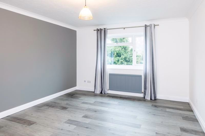 Property photo 1 of 14 Photo 8