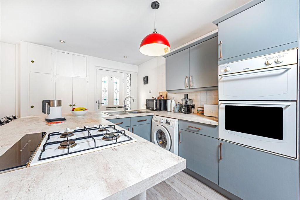 Property photo 3 of 11