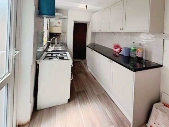 Property photo 2 of 12 Kitchen