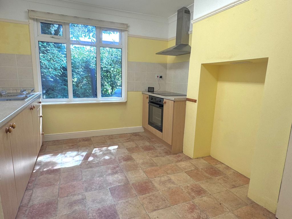 Property photo 3 of 17 Kitchen 