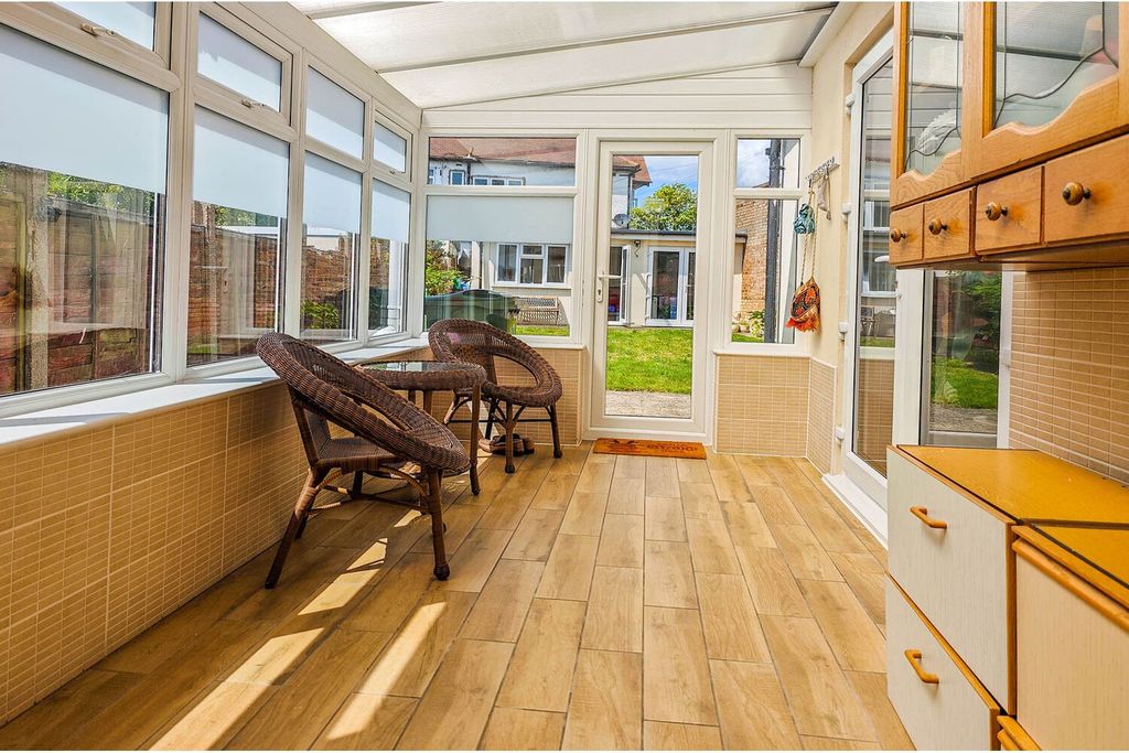 Property photo 3 of 30 Conservatory