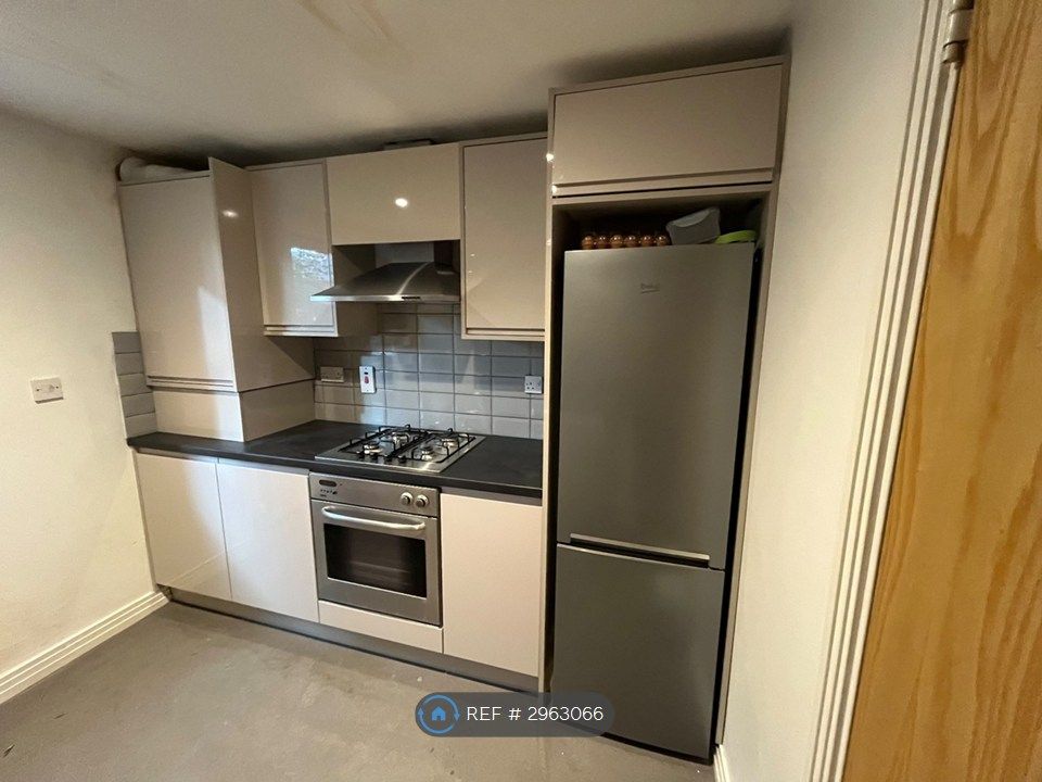 Property photo 2 of 8 Kitchen