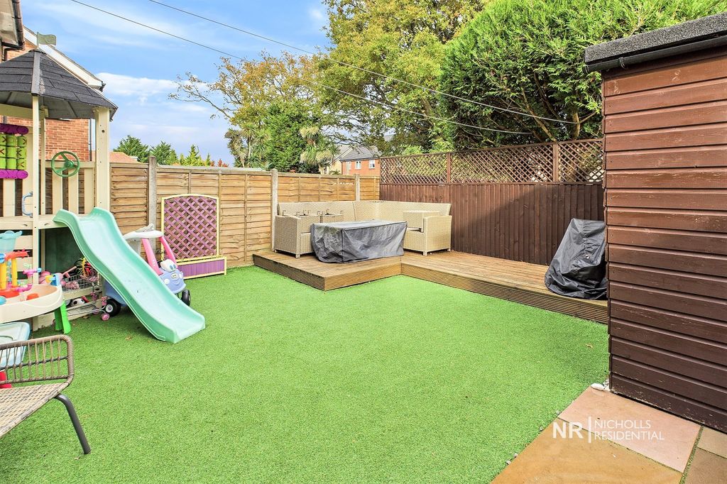 Property photo 2 of 11 Garden