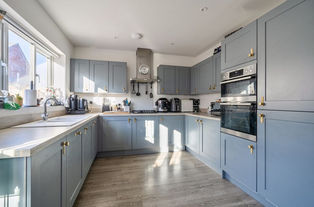 Property photo 3 of 15 Kitchen