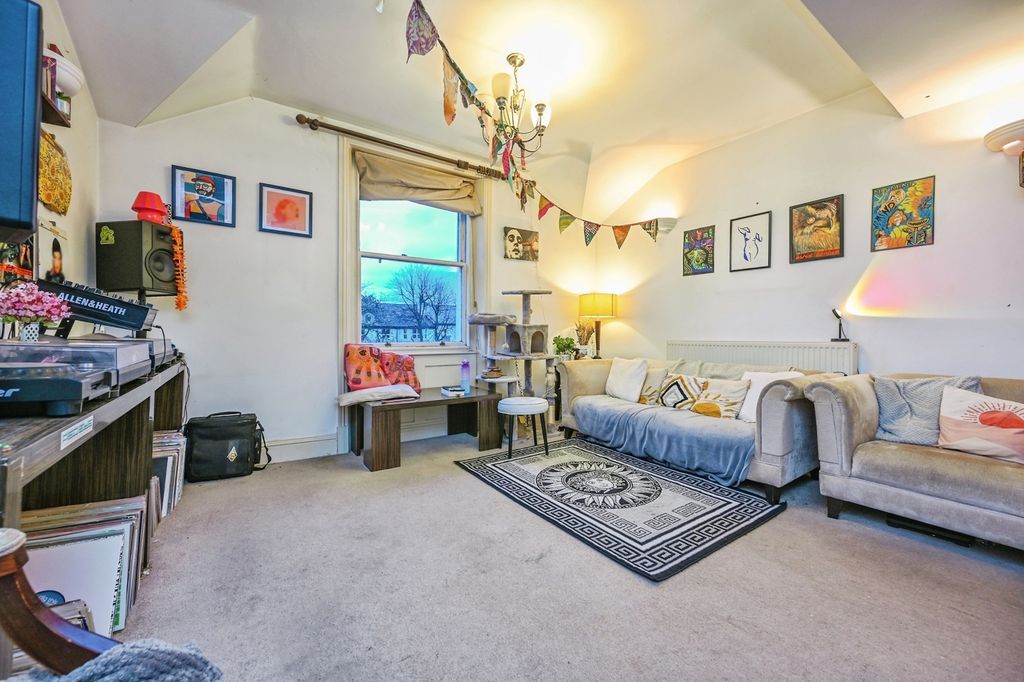 Property photo 2 of 12 Pbox-Img.Jpg