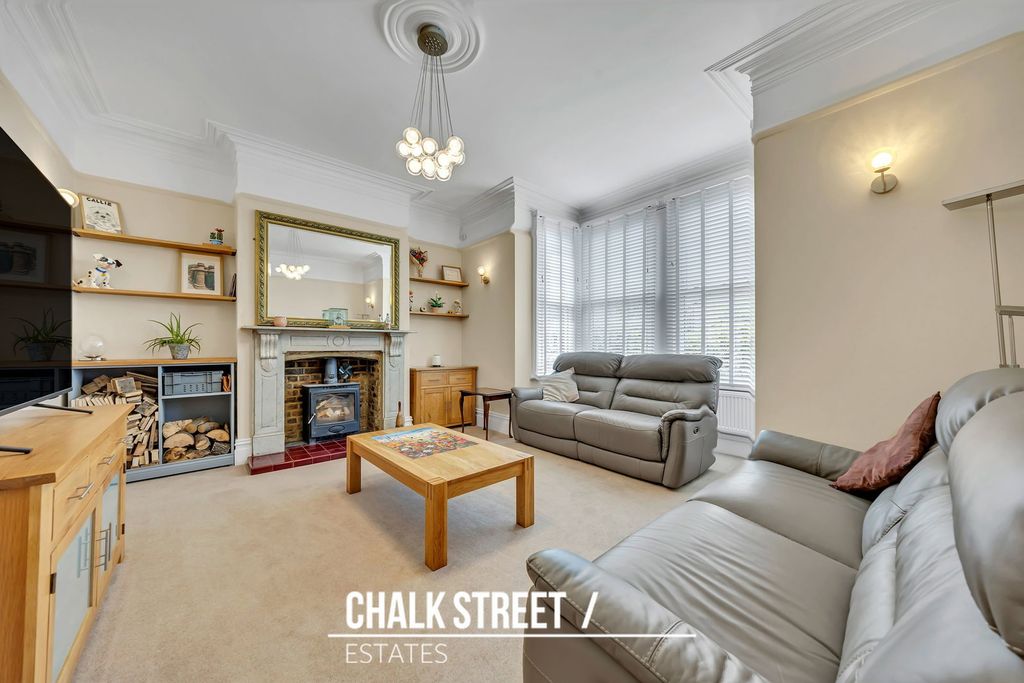 Property photo 2 of 31