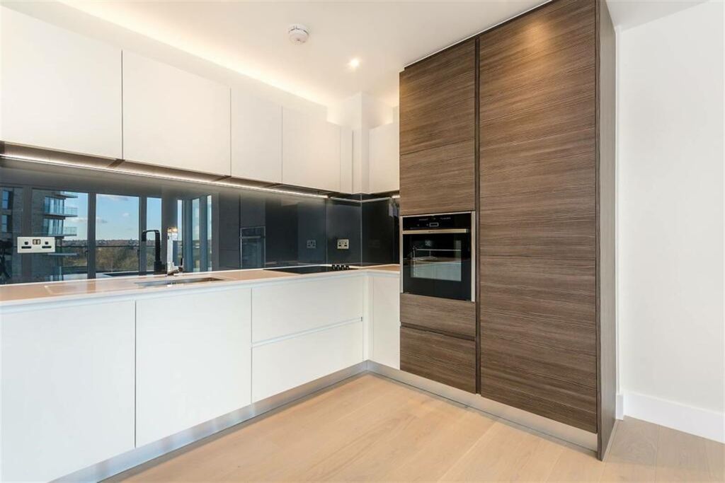 Property photo 3 of 11 Kitchen