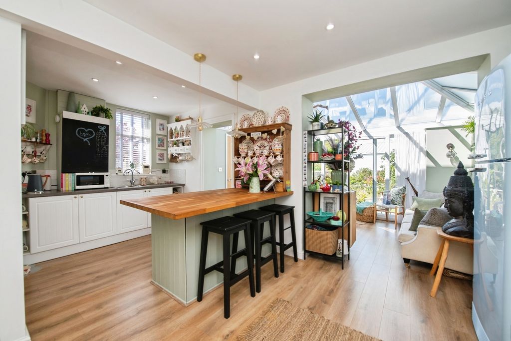 Property photo 3 of 21 Pbox-Img.Jpg