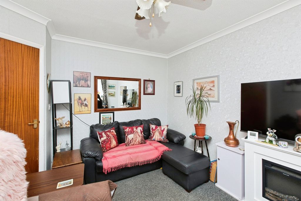 Property photo 2 of 20