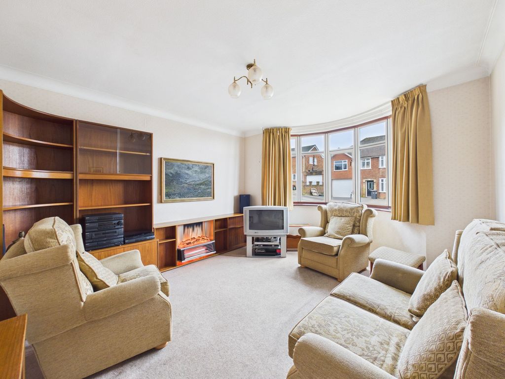 Property photo 2 of 16 Lounge