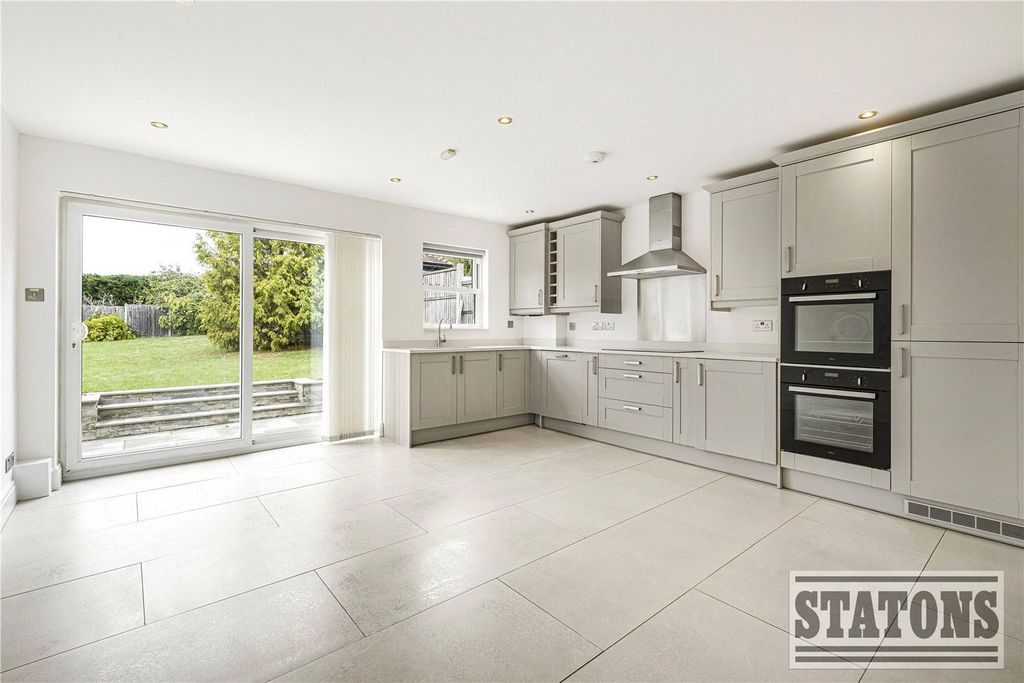 Property photo 3 of 18 Picture No. 15