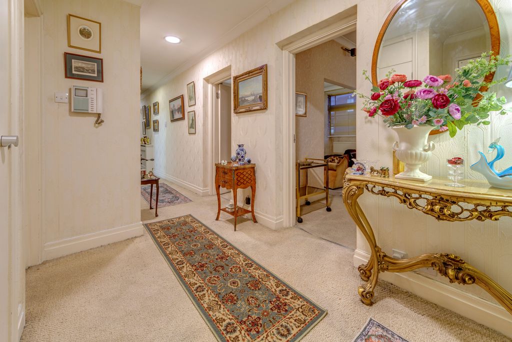 Property photo 2 of 14 0272