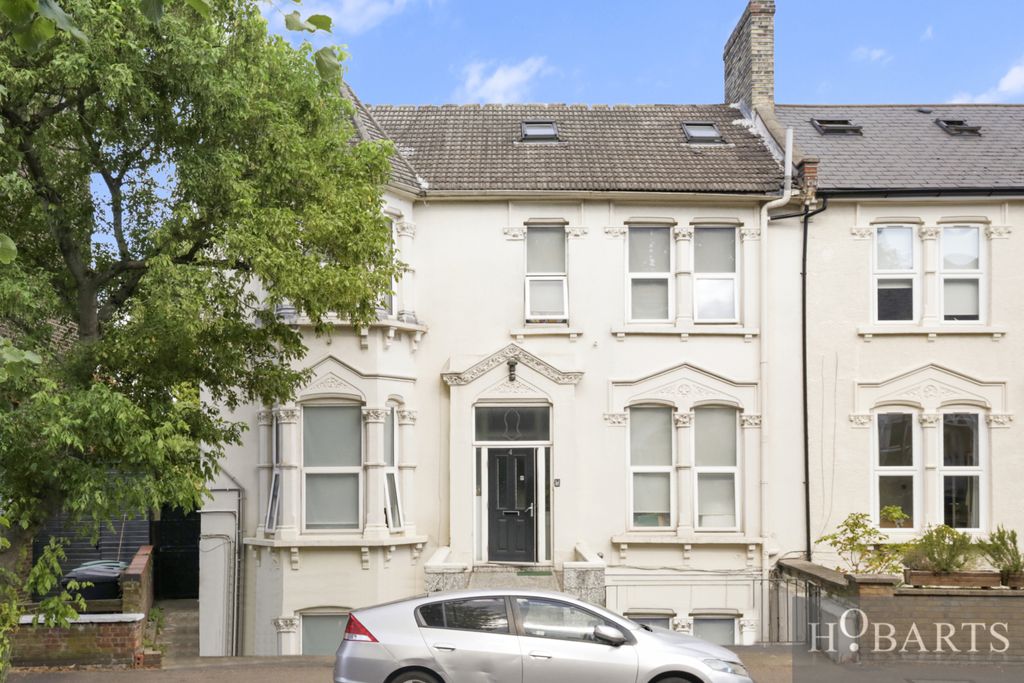 Property photo 1 of 12 Furnished 1-Bed Top Floor Flat